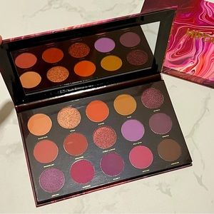 NEW! HIPDOT EYESHADOW PALETTE